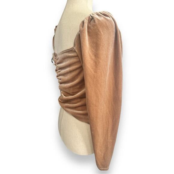 ASTR the label - Vanya Velvet Top in Blush Nude NWOT - Picture 2 of 13